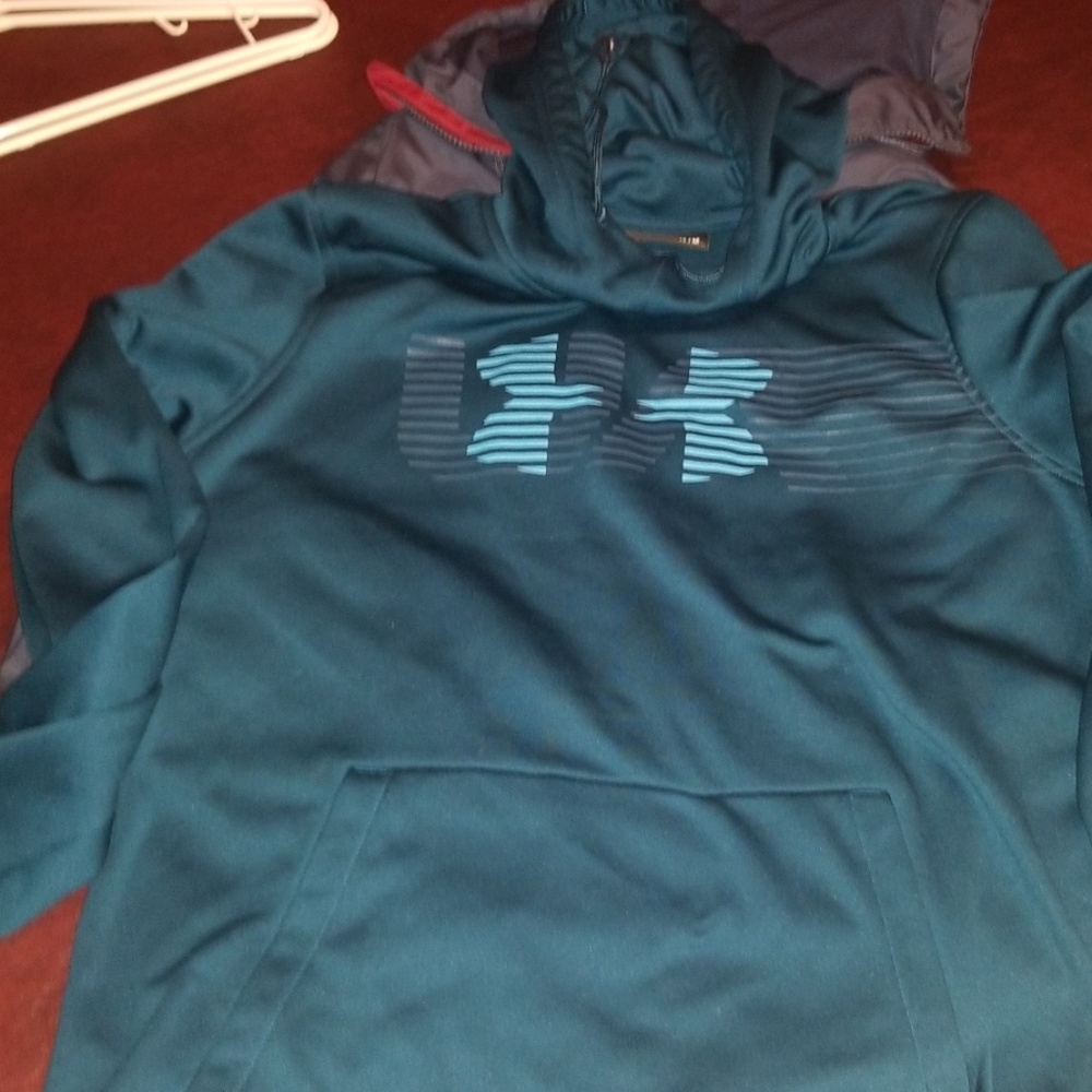 Under armour sweatshirt